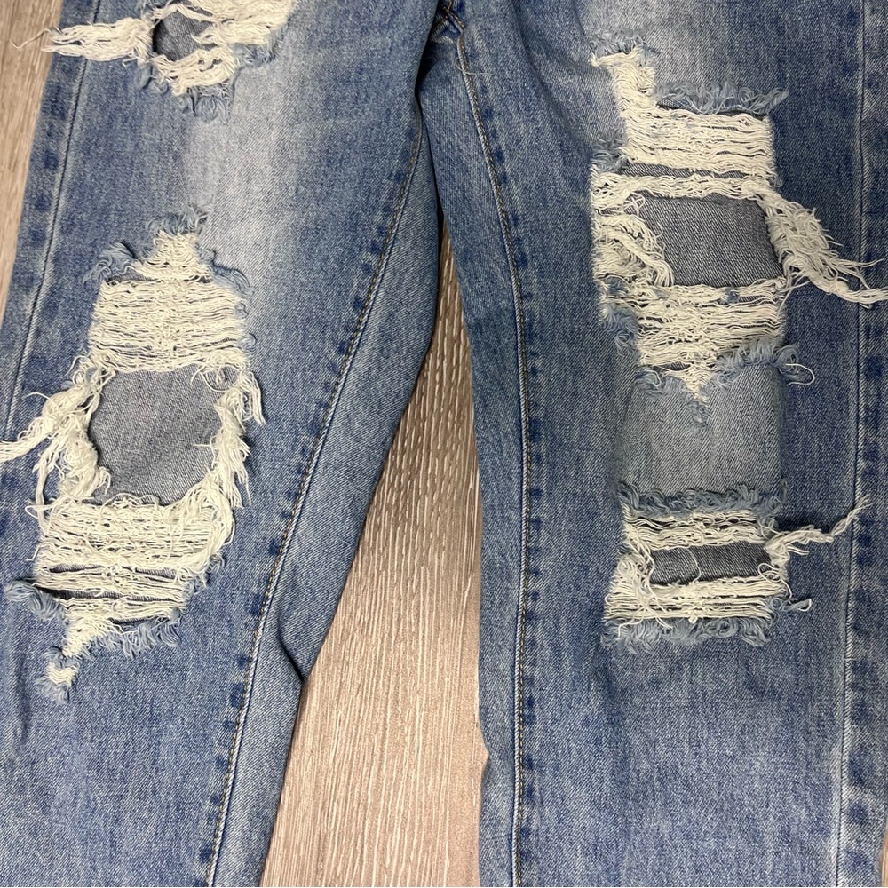 light washed ripped jeans - Picture 2 of 3